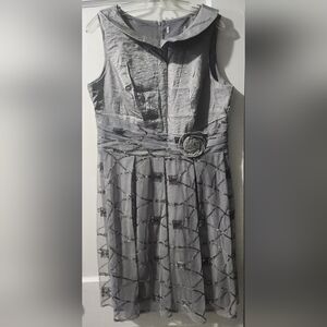 Chic Strapless Gray Dress with Floral Detail